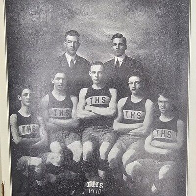 1910 X-Ray Boys Basketball