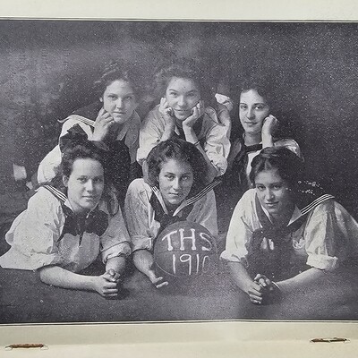 1910 X-Ray Girls Basketball