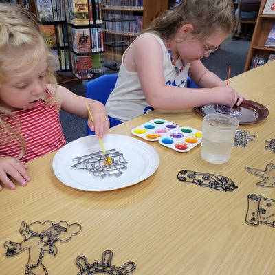 Painting Suncatchers during a Summer Reading program